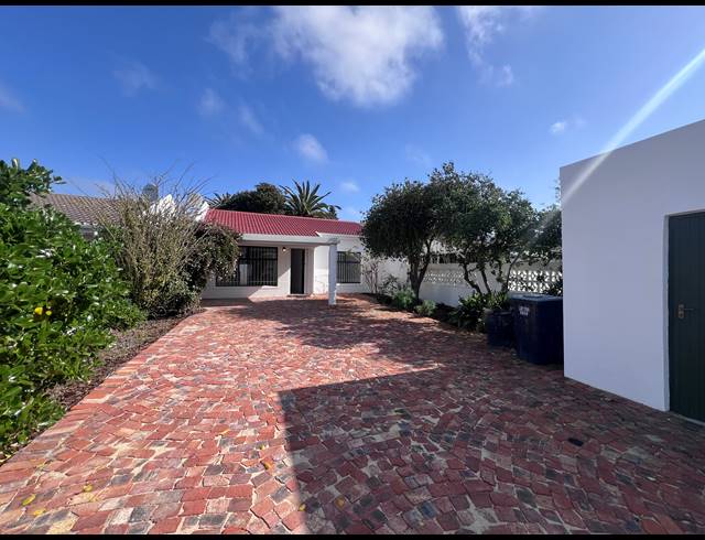 2 BEDROOM HOUSE TO LET IN FLAMINGO VLEI